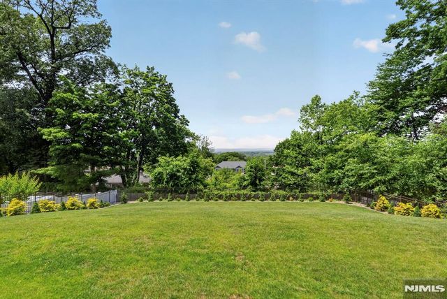 57 Hemlock Road, Little Falls, NJ 07424