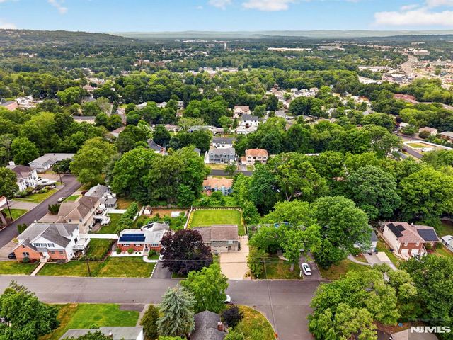 57 Hemlock Road, Little Falls, NJ 07424