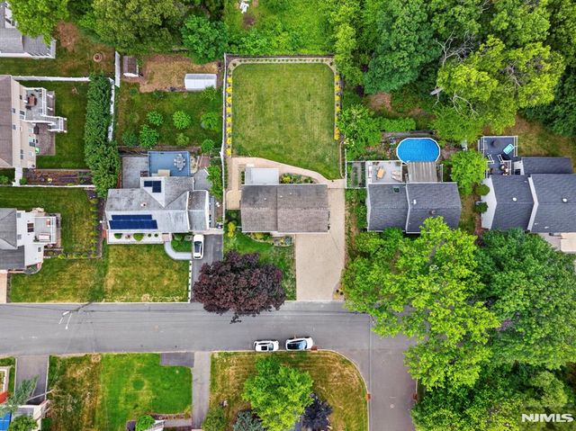 57 Hemlock Road, Little Falls, NJ 07424