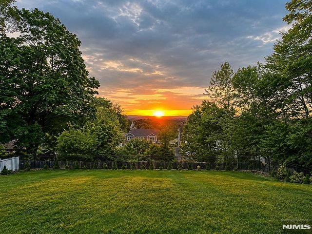 57 Hemlock Road, Little Falls, NJ 07424