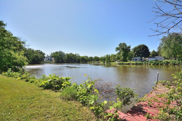 19014 W Linnie Lac PLACE, New Berlin, WI 53146