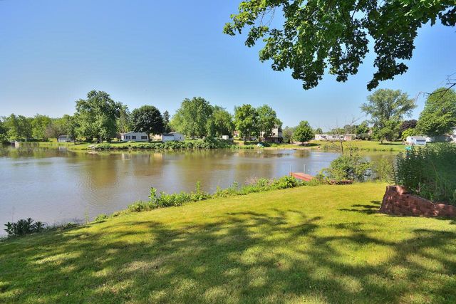 19014 W Linnie Lac PLACE, New Berlin, WI 53146