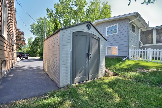 19014 W Linnie Lac PLACE, New Berlin, WI 53146