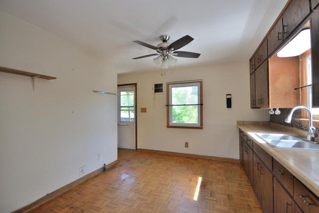 19014 W Linnie Lac PLACE, New Berlin, WI 53146