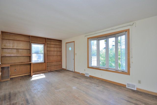 19014 W Linnie Lac PLACE, New Berlin, WI 53146