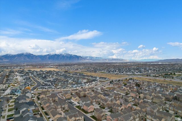 6777 S GREVILLEA LN, West Jordan, UT 84081