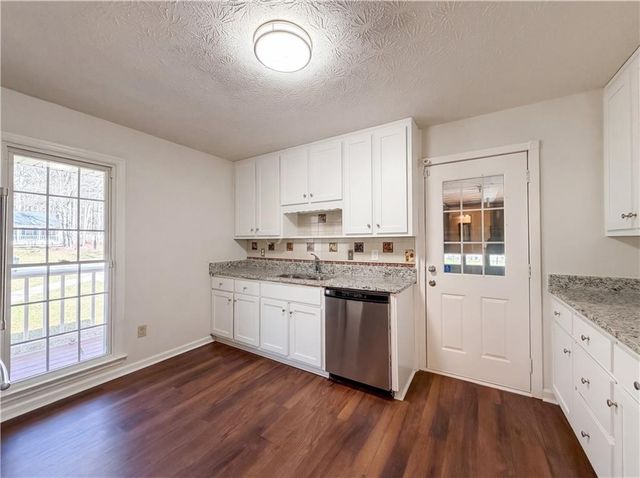 460 Hillsdale Drive, Fayetteville, GA 30214