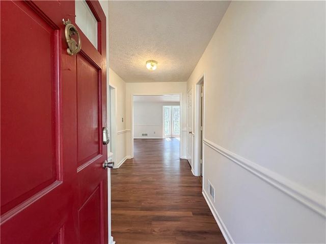 460 Hillsdale Drive, Fayetteville, GA 30214