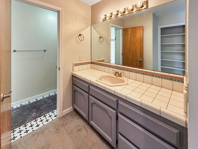 17572 Long Branch Ct, Penn Valley, CA 95946
