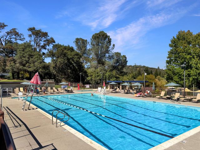 17572 Long Branch Ct, Penn Valley, CA 95946