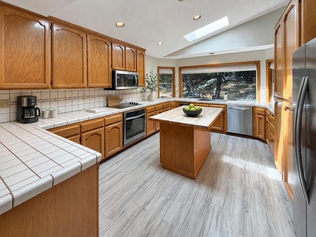 17572 Long Branch Ct, Penn Valley, CA 95946