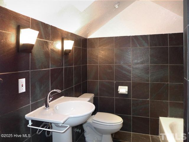 915 Phils Creek Road, Chapel Hill, NC 27516