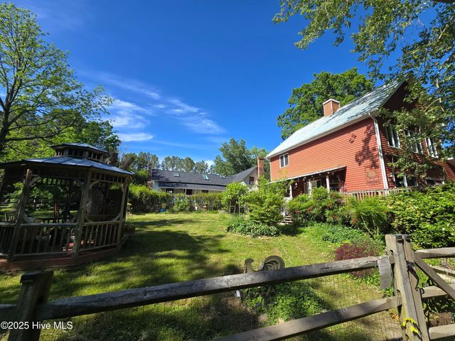 915 Phils Creek Road, Chapel Hill, NC 27516