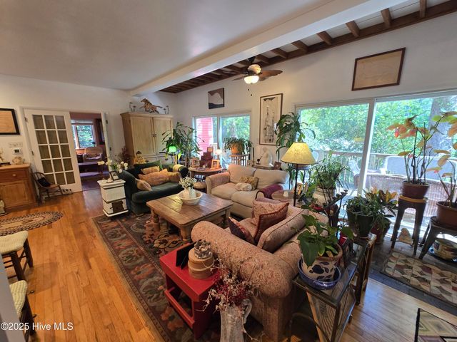 915 Phils Creek Road, Chapel Hill, NC 27516