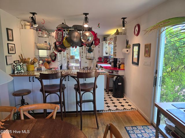 915 Phils Creek Road, Chapel Hill, NC 27516