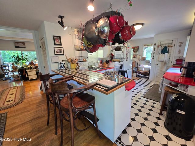 915 Phils Creek Road, Chapel Hill, NC 27516