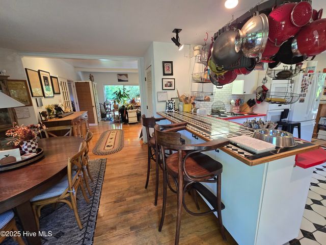 915 Phils Creek Road, Chapel Hill, NC 27516