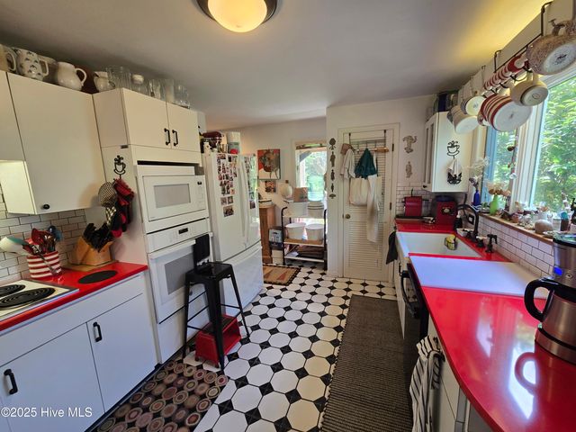 915 Phils Creek Road, Chapel Hill, NC 27516