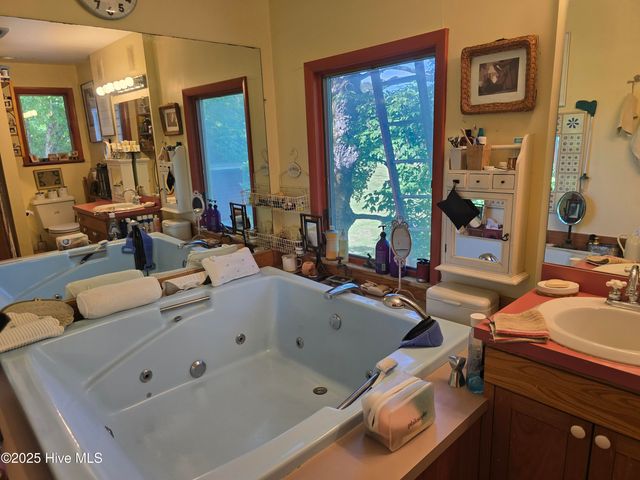 915 Phils Creek Road, Chapel Hill, NC 27516