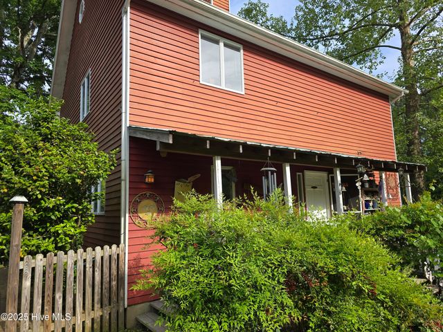 915 Phils Creek Road, Chapel Hill, NC 27516