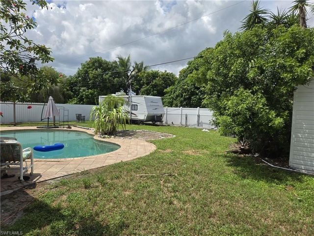 2201 46th ST SW, Naples, FL 34116