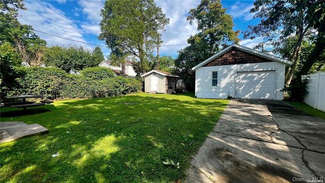 27 Southridge Drive 1, Glen Cove, NY 11542