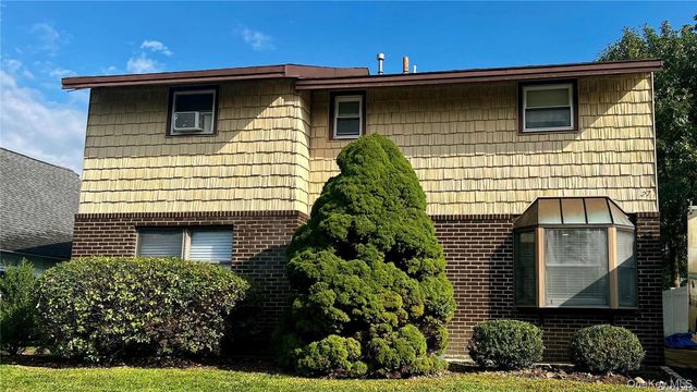 27 Southridge Drive 1, Glen Cove, NY 11542