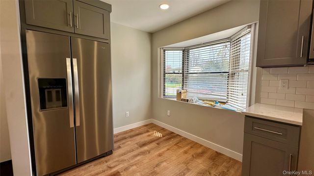 27 Southridge Drive 1, Glen Cove, NY 11542