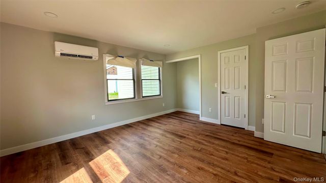 27 Southridge Drive 1, Glen Cove, NY 11542