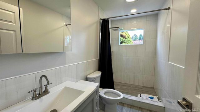 27 Southridge Drive 1, Glen Cove, NY 11542