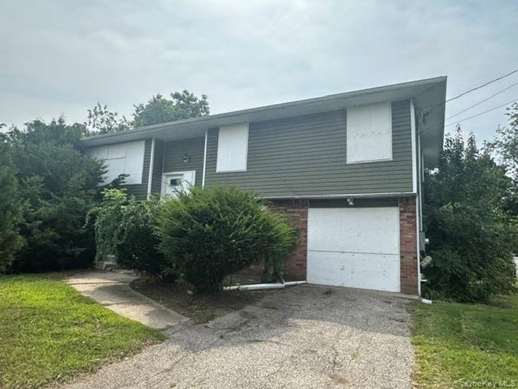 110 Nathalie Avenue, Amityville, NY 11701 — exterior