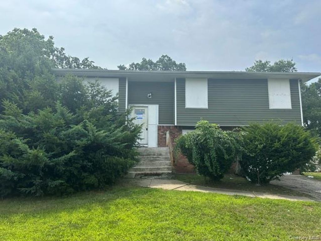 110 Nathalie Avenue, Amityville, NY 11701 — photo 2