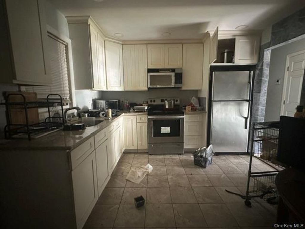 110 Nathalie Avenue, Amityville, NY 11701 — photo 4