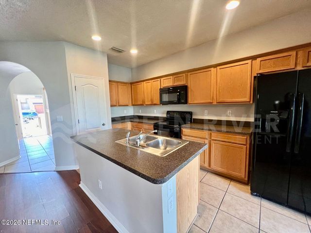 5285 BRIGHTON PARK Lane, Jacksonville, FL 32210