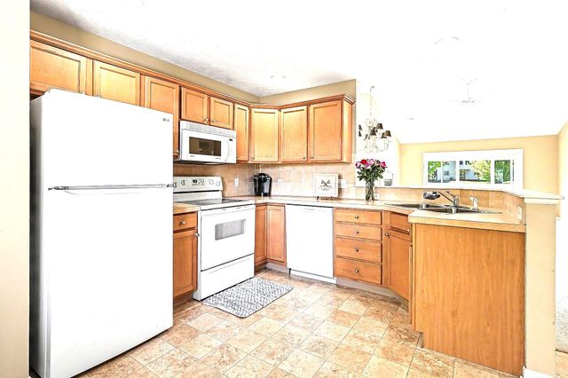 1117-1 Fountain View Circle, Holland City, MI 49423