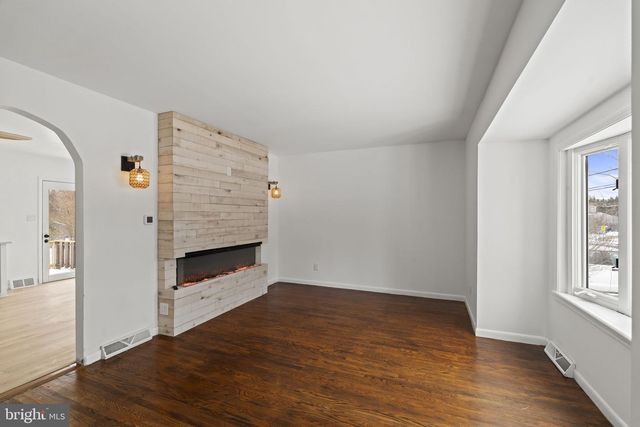 395 MONTGOMERY DR, Mantua, NJ 08051