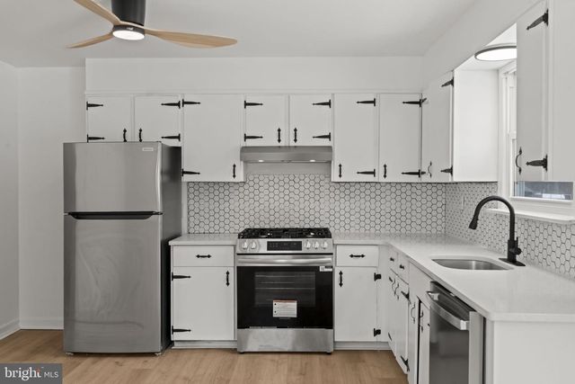 395 MONTGOMERY DR, Mantua, NJ 08051