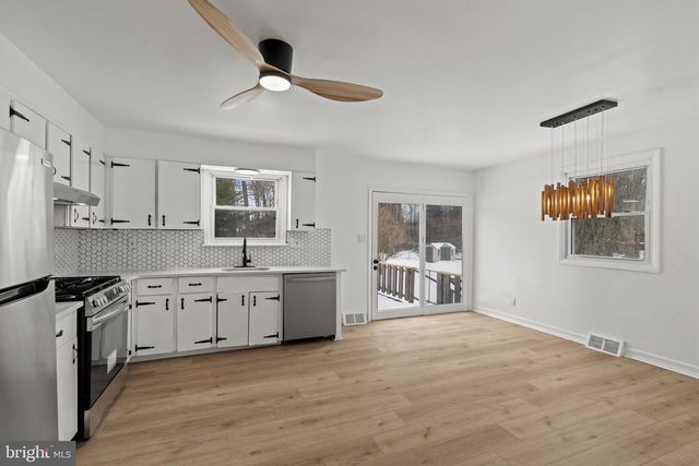 395 MONTGOMERY DR, Mantua, NJ 08051