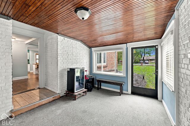 27 W Roberts Road, Indianapolis, IN 46217