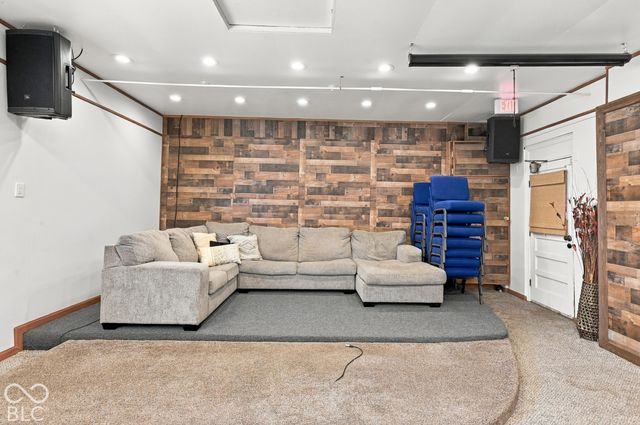 27 W Roberts Road, Indianapolis, IN 46217