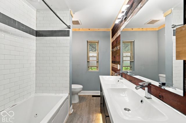 27 W Roberts Road, Indianapolis, IN 46217