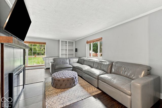 27 W Roberts Road, Indianapolis, IN 46217