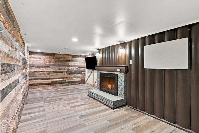 27 W Roberts Road, Indianapolis, IN 46217