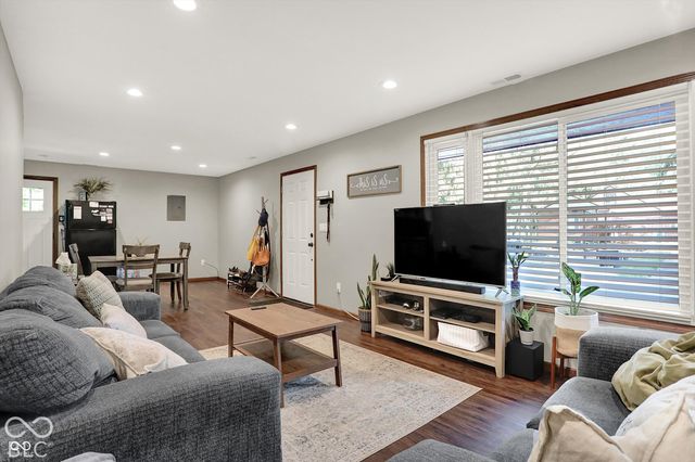27 W Roberts Road, Indianapolis, IN 46217