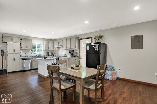27 W Roberts Road, Indianapolis, IN 46217
