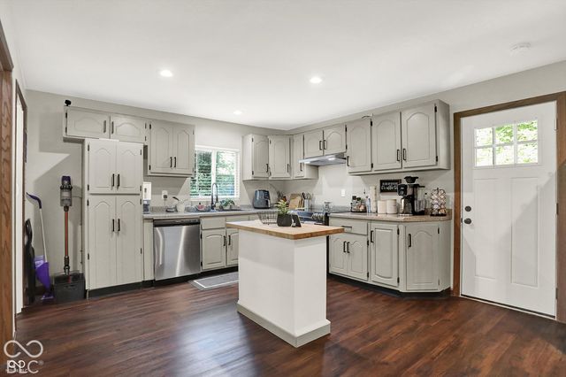27 W Roberts Road, Indianapolis, IN 46217