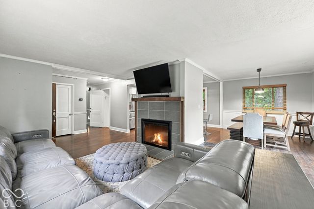 27 W Roberts Road, Indianapolis, IN 46217