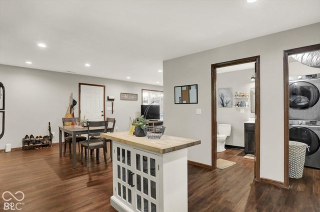 27 W Roberts Road, Indianapolis, IN 46217