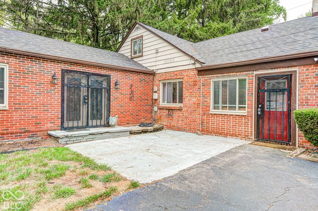 27 W Roberts Road, Indianapolis, IN 46217