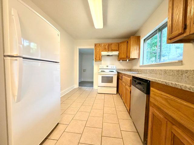 142 Greens Lake Road, Rossville, GA 30741